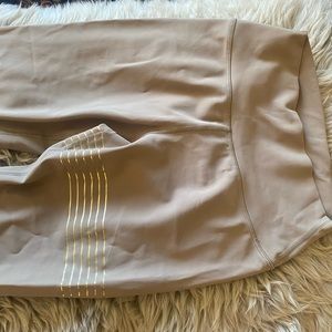Medium Tan colored Alo Yoga leggings with gold stripes